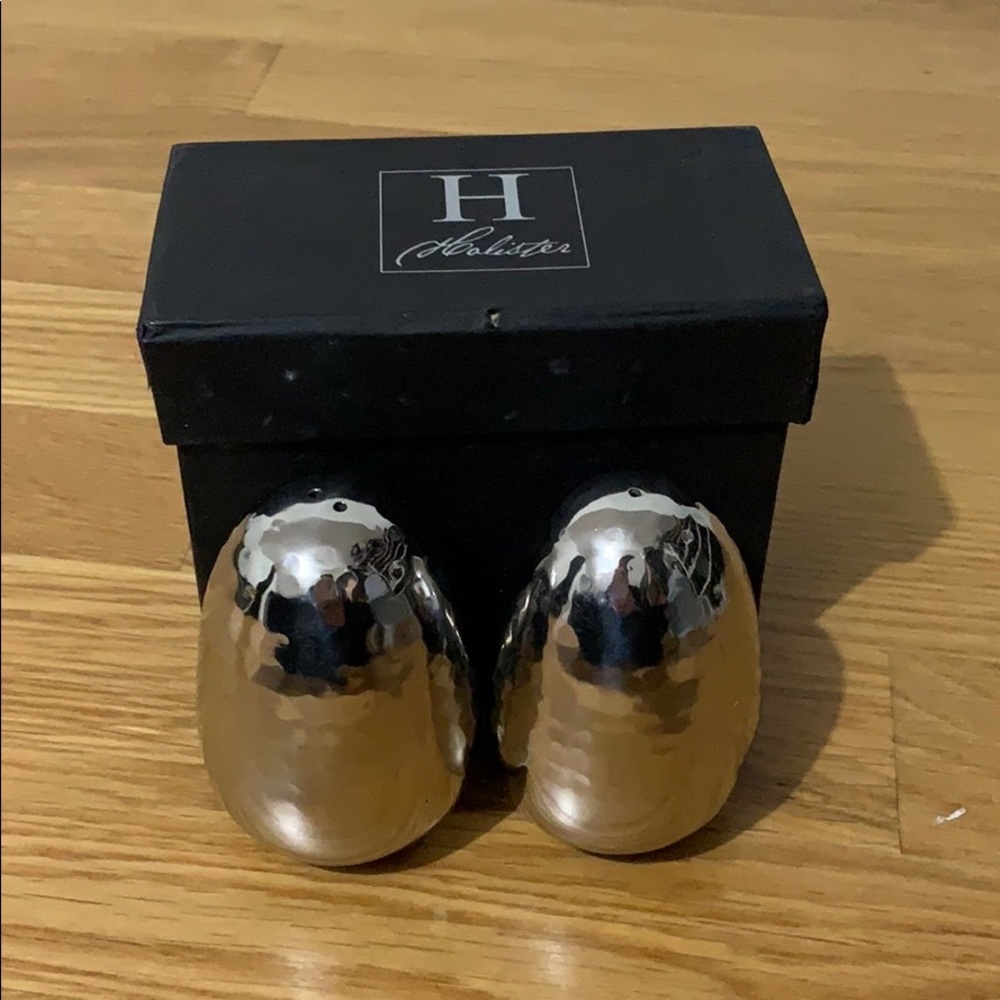 Hammered Metal salt & pepper shakers!